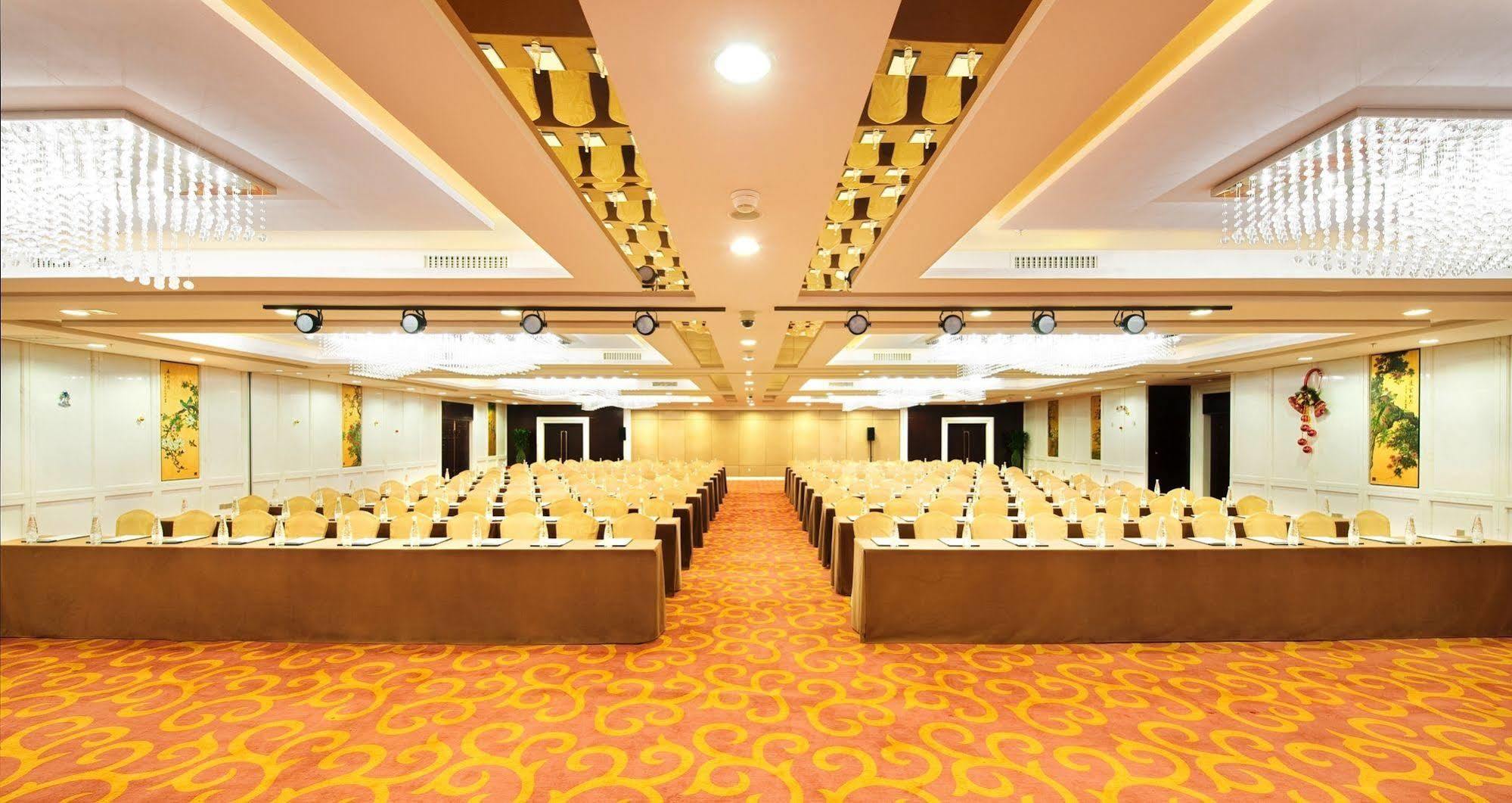 Golden Eagle Summit Hotel Downtown Nankin Dış mekan fotoğraf
